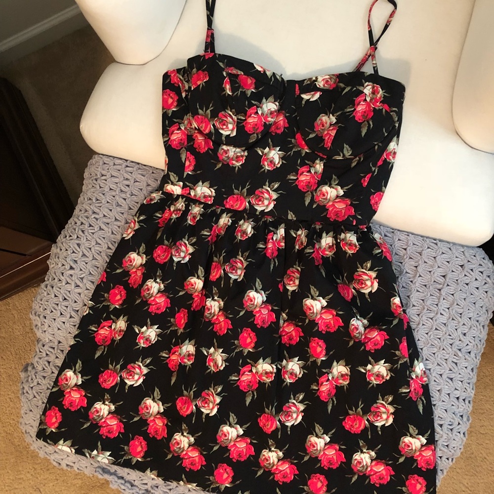 Sassy cocktail dress 👠🍸